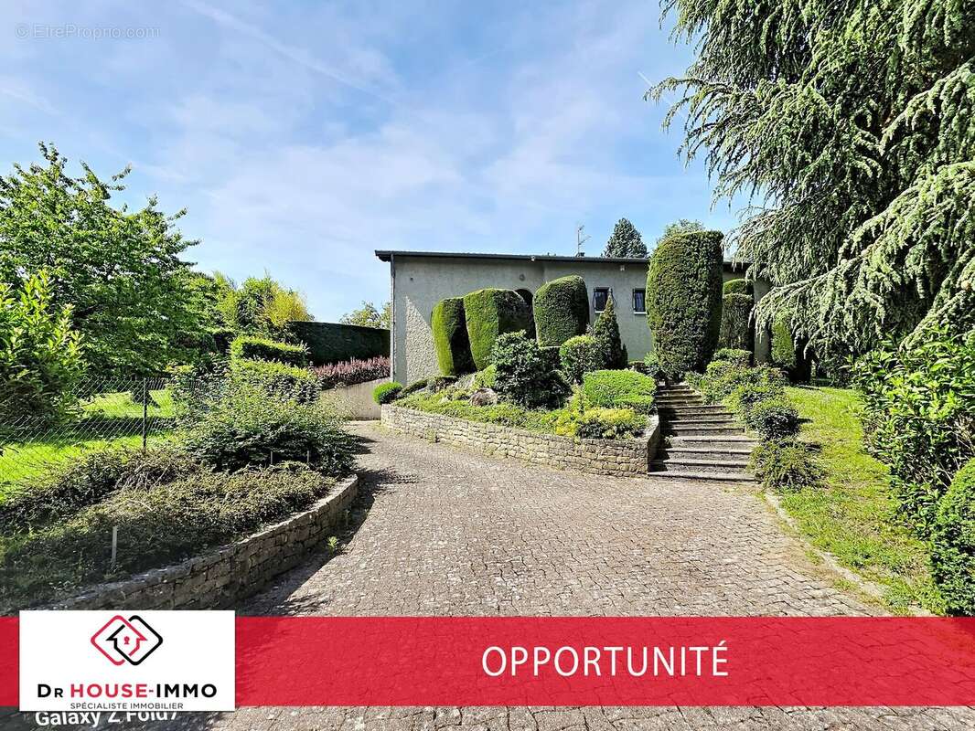 Maison 200 m² à Saint-Genis-Laval  - photo 3