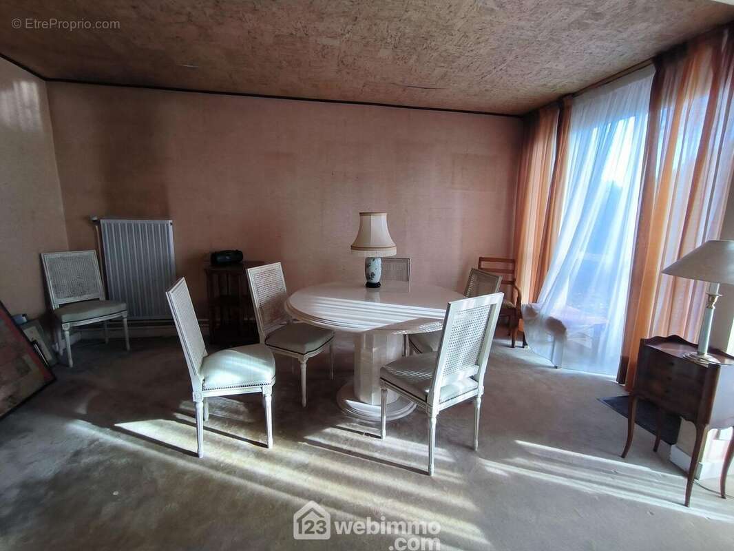 Une salle à manger pour recevoir vos convives - Maison à LAON