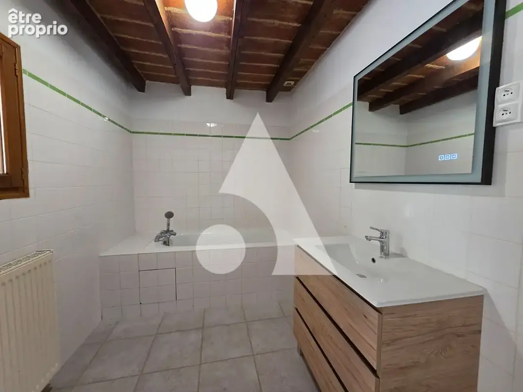 Maison bressane rénovée, 3 chambres, mezzanine, garage et terrain de 1 271 m² - photo 10