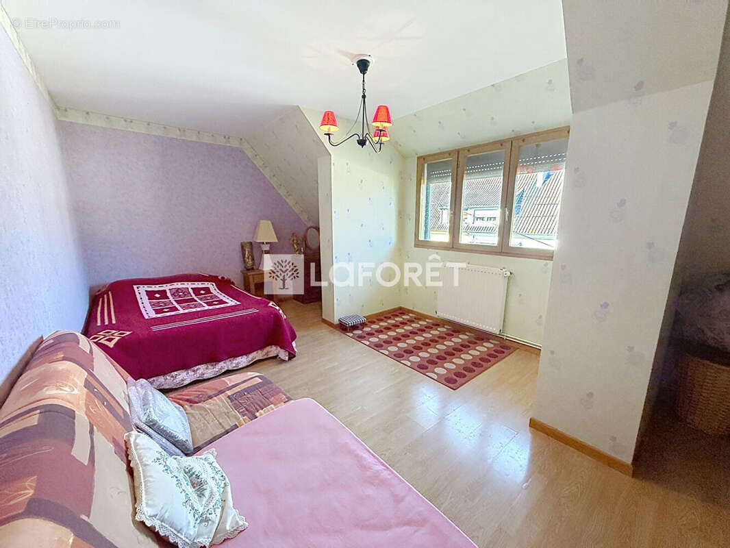 Maison à SAINT-ETIENNE-DU-ROUVRAY