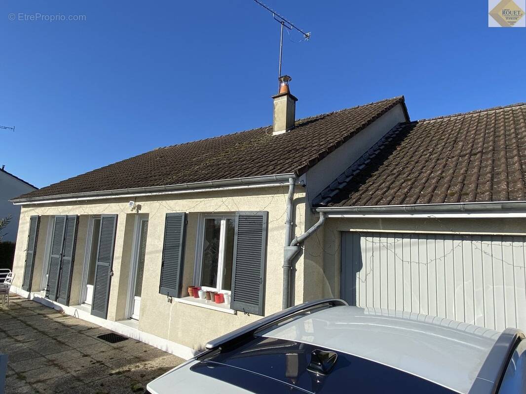 Maison à YZEURES-SUR-CREUSE