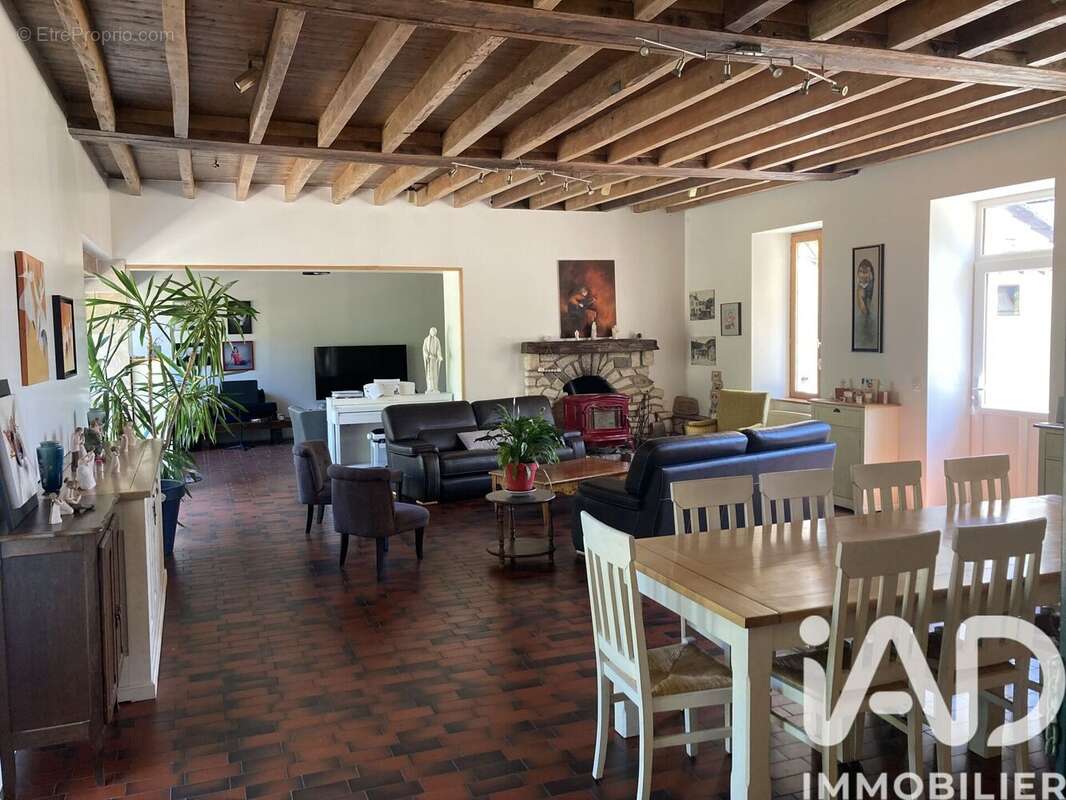 Maison 345 m² à Plou  - photo 4