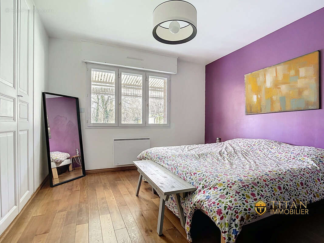 EN EXCLUSIVITÉ  Pavillon semi plain-pied, 4 chambres, jardin et garage en plein centre-ville Bourbourg (59630) TITAN-IMMOBILIER  - Maison à BOURBOURG