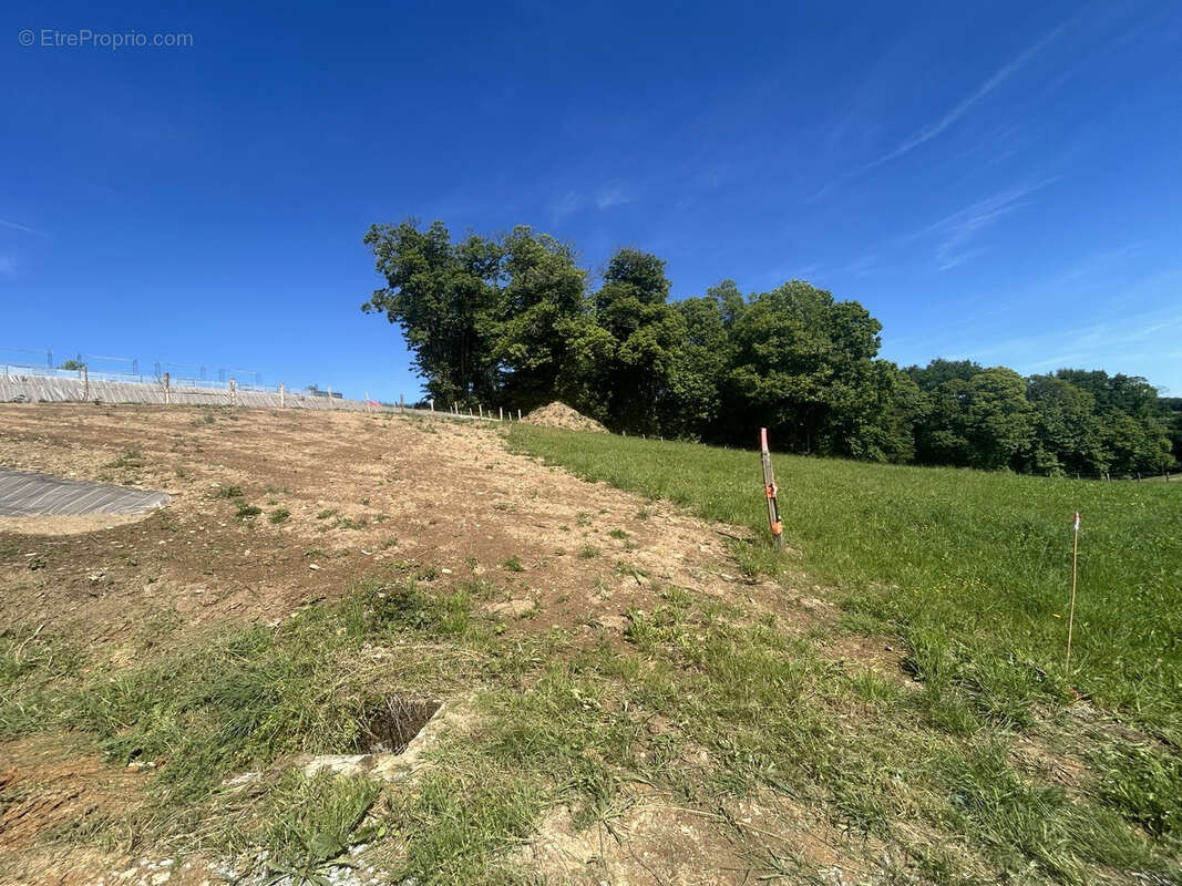 Terrain à SEILHAC