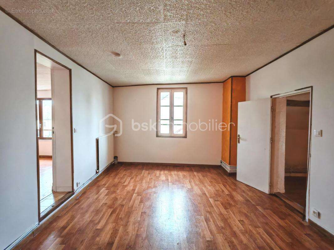 Maison avec jardin et stationnement - photo 13