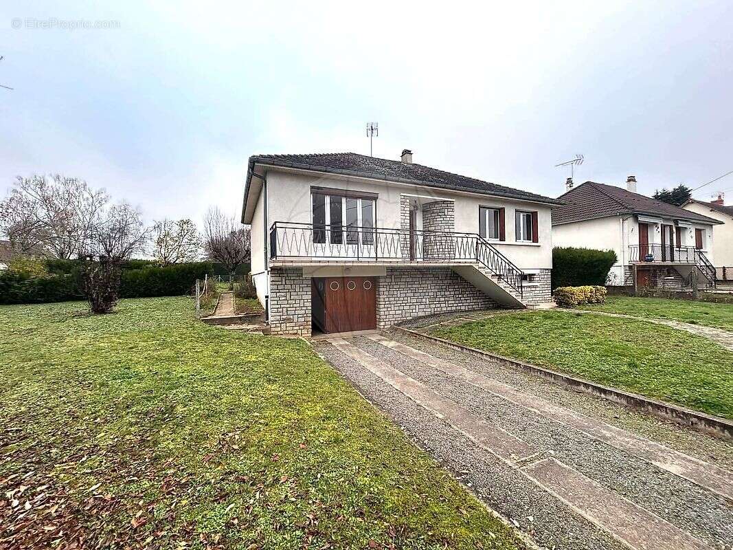 Maison à LA GUERCHE-SUR-L&#039;AUBOIS