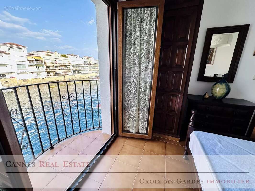 Empuriabrava – Marina : Maison 3 pièces de 162 m² avec garage traversant et place de port privée pour bateau 10 à 11 m - photo 10