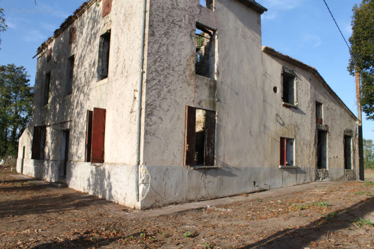 Maison à COUTHURES-SUR-GARONNE