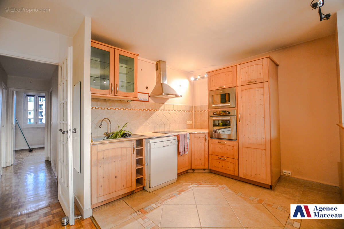 Appartement à COURBEVOIE