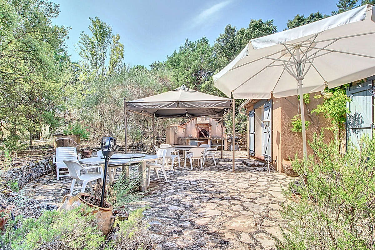 A VENDRE EN EXCLUSIVITE à TOURTOUR Maison de 132 m² + piscine + véranda de 15m² - photo 22
