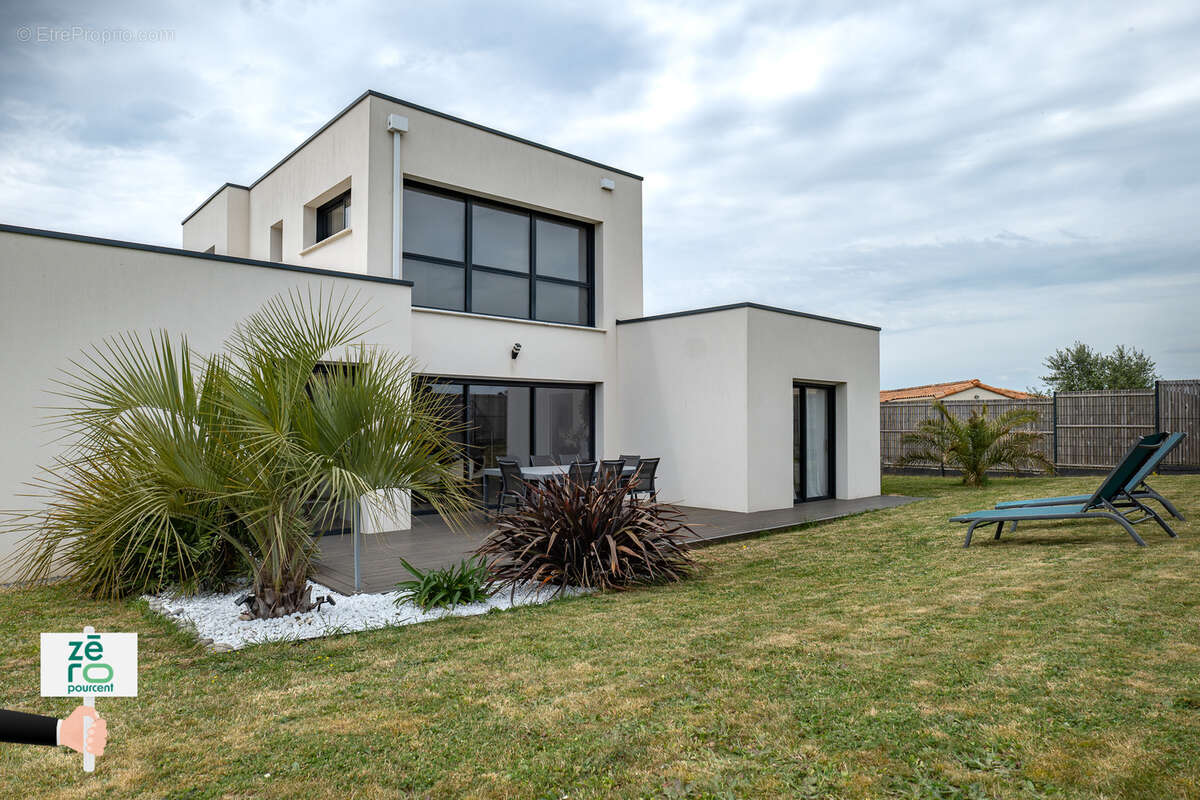 Maison à LES HERBIERS