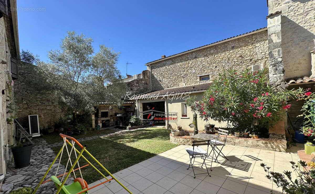 Charmante propriété de village rénovée de 7 chambres avec potentiel de revenus - photo 37
