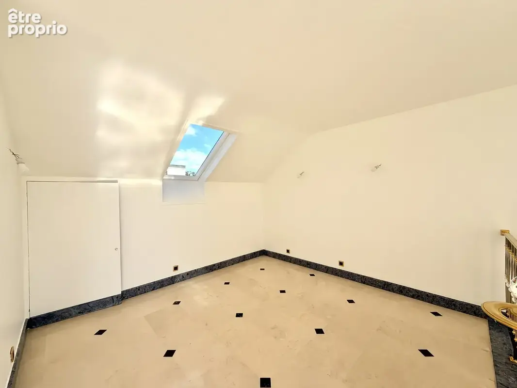 Duplex dernier etage !! 6 pieces 193m2 + terrasse 35m2 + balcon 6m2 + cave + parking - photo 13