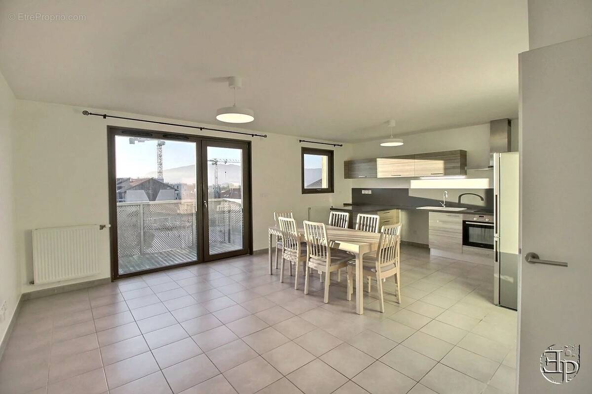 Appartement à VIRY