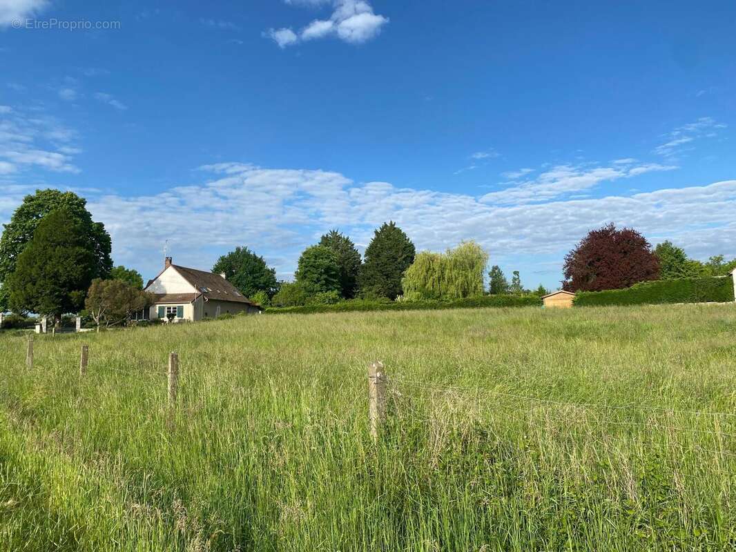 Terrain à Saint-Loup-De-Varennes  - photo 2