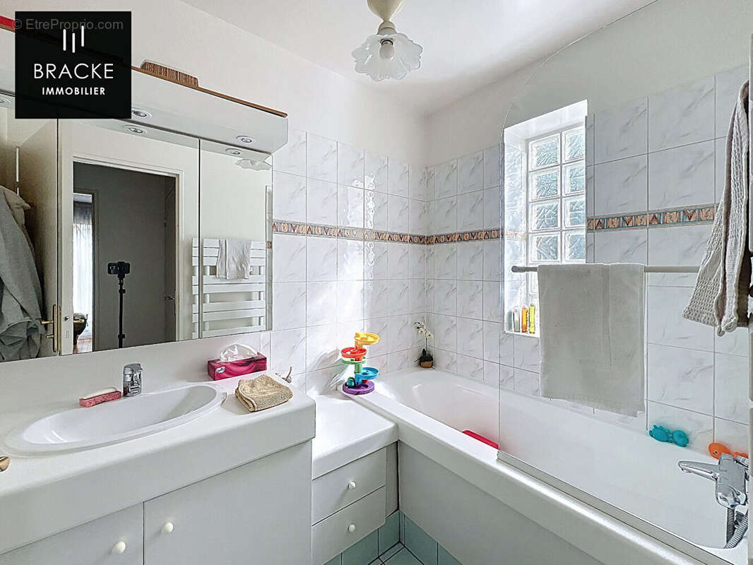 Appartement à LA GARENNE-COLOMBES