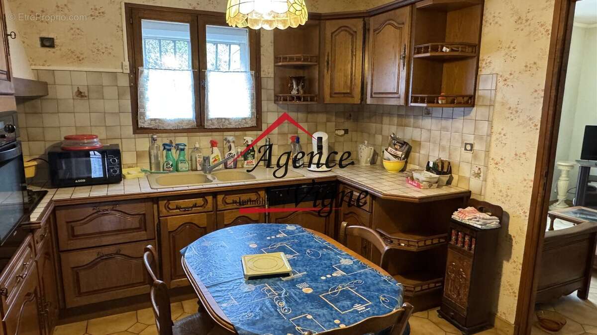 Maison à SAINT-JULIEN-LES-ROSIERS