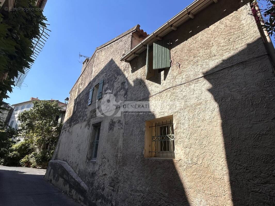 Maison à FONTVIEILLE
