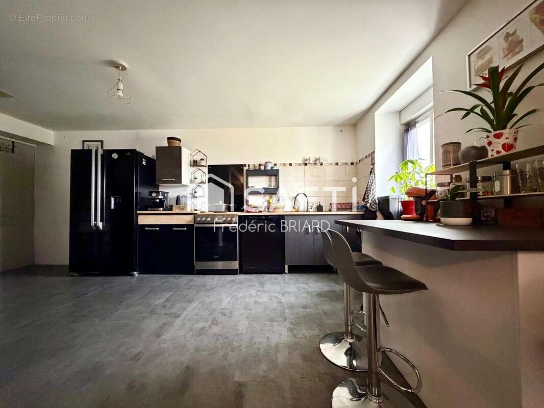 Maison 105 m² à Genouille  - photo 4