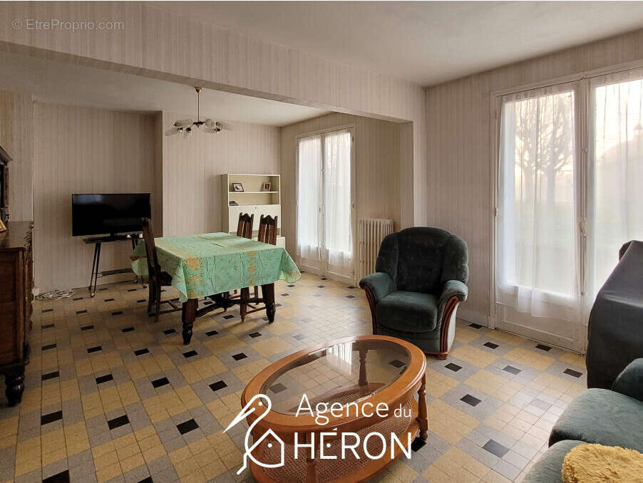 Maison à SAINT-PIERRE-LES-NEMOURS