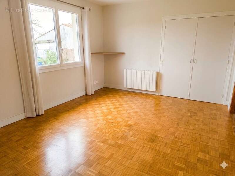 Maison à SAINT-GERMAIN-DE-LUSIGNAN