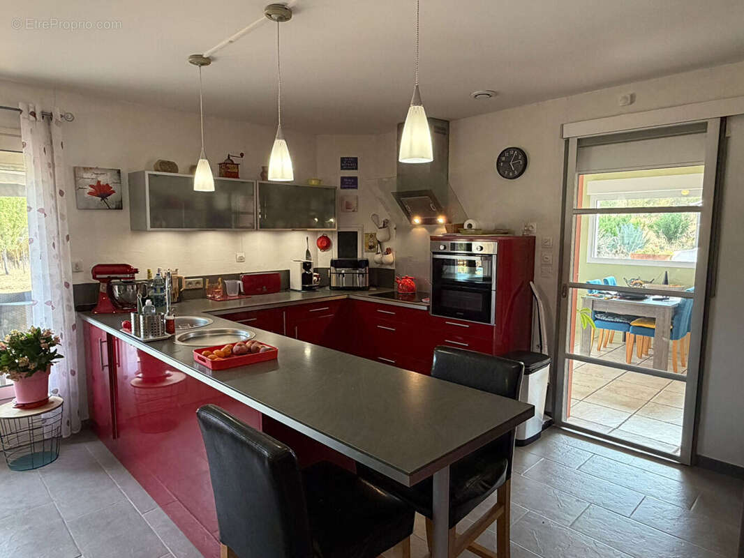 Maison de plain-pied avec piscine sur 3,65 hectares de terrain clos et arboré - photo 4
