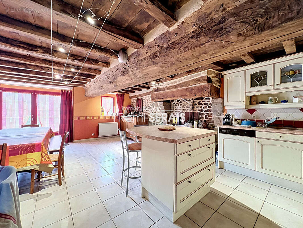 Maison à AMBRIERES-LES-VALLEES