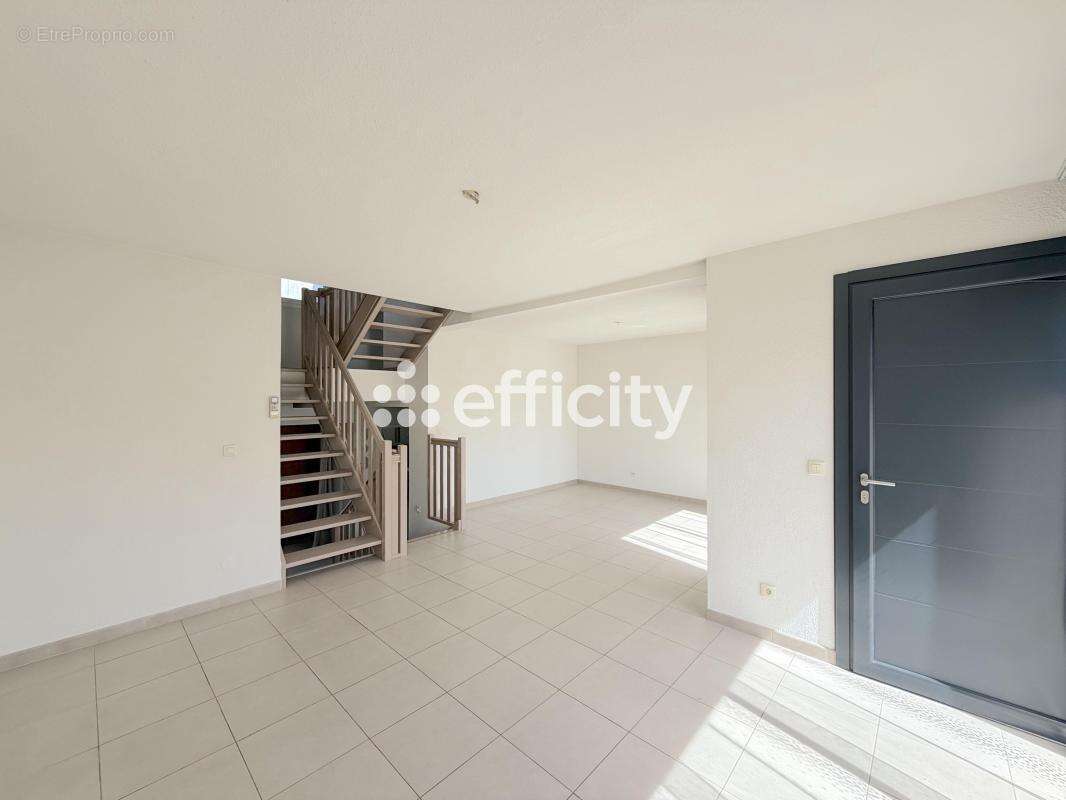 Maison 86 m² à Cournonsec  - photo 11