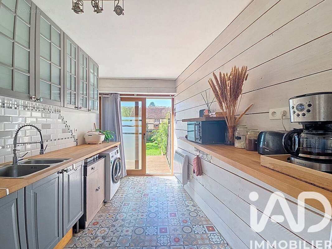 Maison 126 m² à Crecy-La-Chapelle  - photo 3