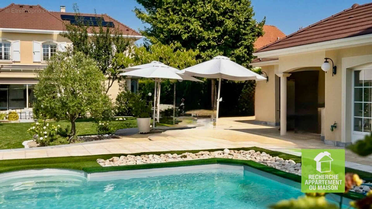Propriété d'exception à 49 minutes de Lyon  240 m² de raffinement au coeur d'un écrin privé - photo 12