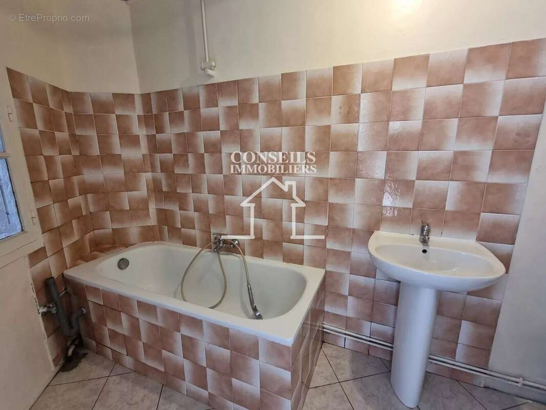 Maison à VILLENEUVE-SUR-YONNE