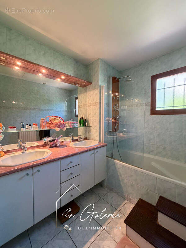 Belle maison avec piscine a saint egreve - photo 8