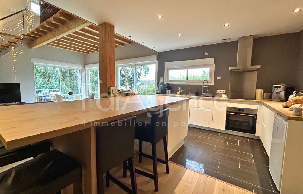 Maison à CHAILLEVETTE