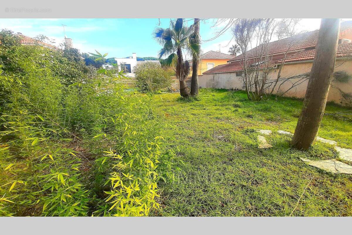 Terrain à CARRY-LE-ROUET