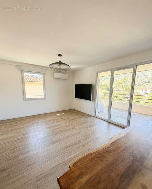 Appartement à SAINT-MARTIN-DU-VAR