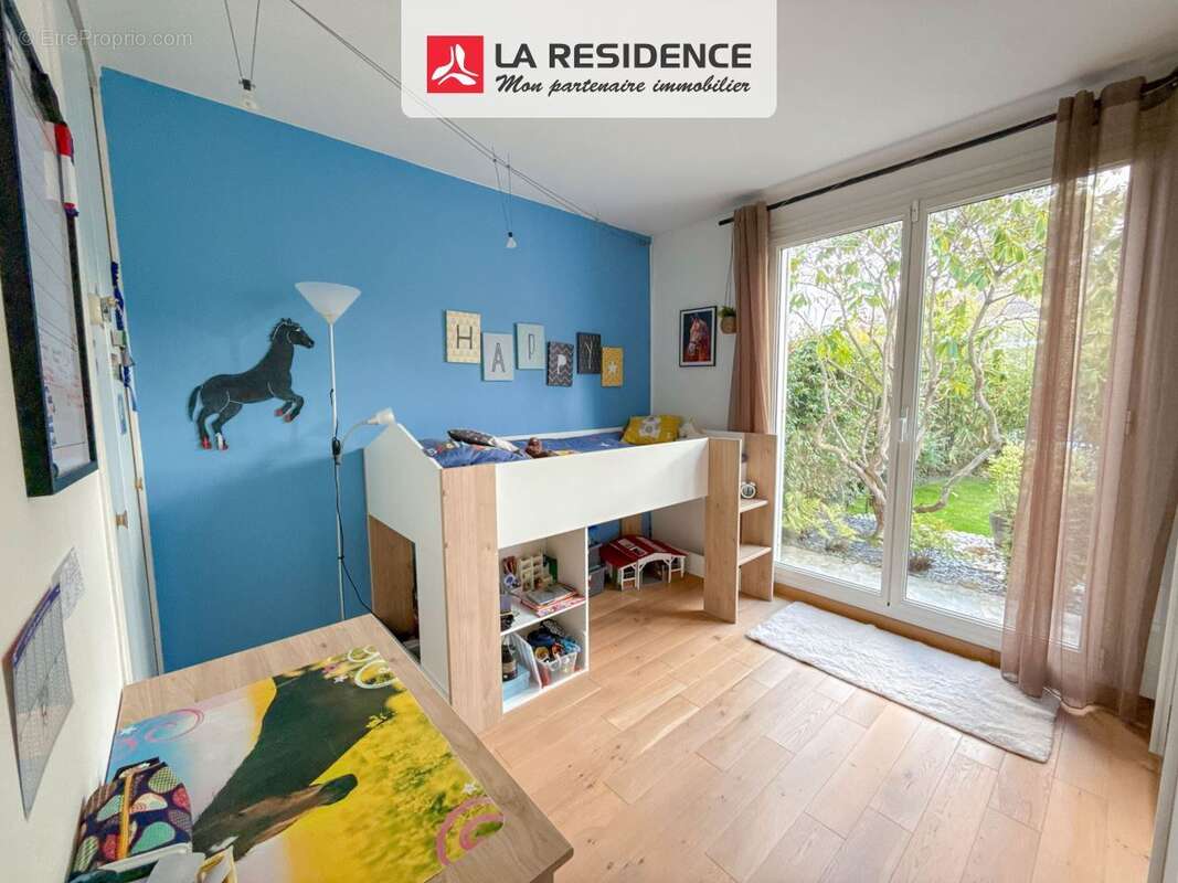 Maison à LE MESNIL-SAINT-DENIS