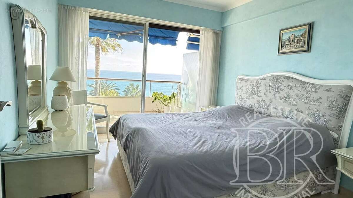 Appartement à VALLAURIS