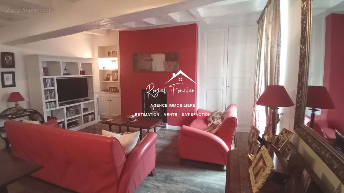 Espace salon très cosy - Maison à LA GUERCHE