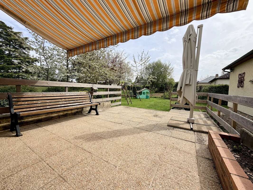 Grande maison dans Bernay - 5-6 chambres - plus de 200m2 d'espace - sous-sol/carport - 808m2 - photo 2