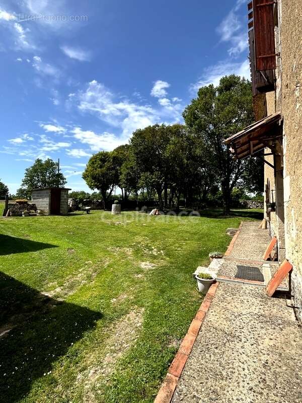 Maison à SAINT-CLAR
