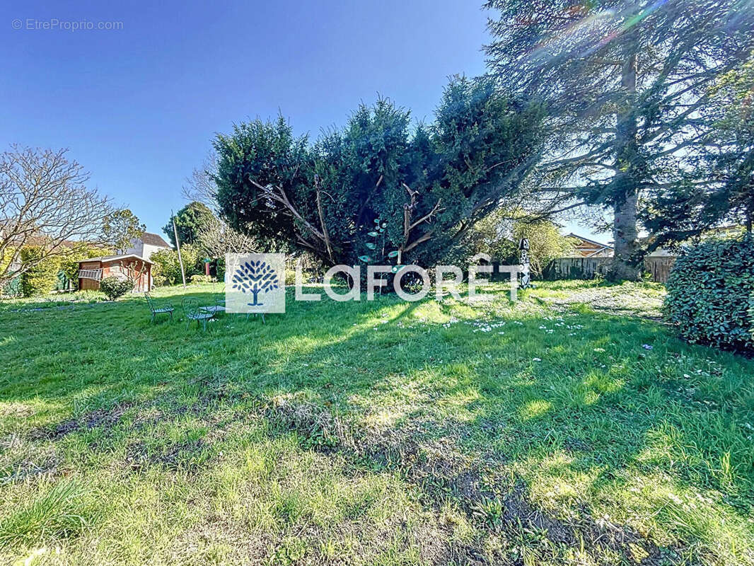 Maison à THIVERVAL-GRIGNON