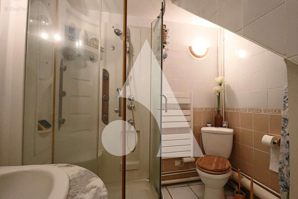 Appartement à NEYRON