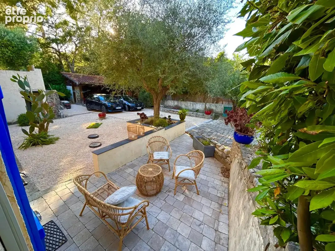 Villa familiale avec piscine sur 850 m2 de terrain - La Seyne sur Mer Quartier L'Evescat - photo 5