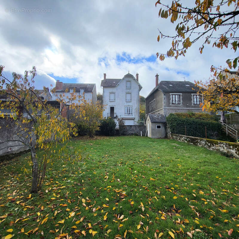 Maison à RIOM-ES-MONTAGNES