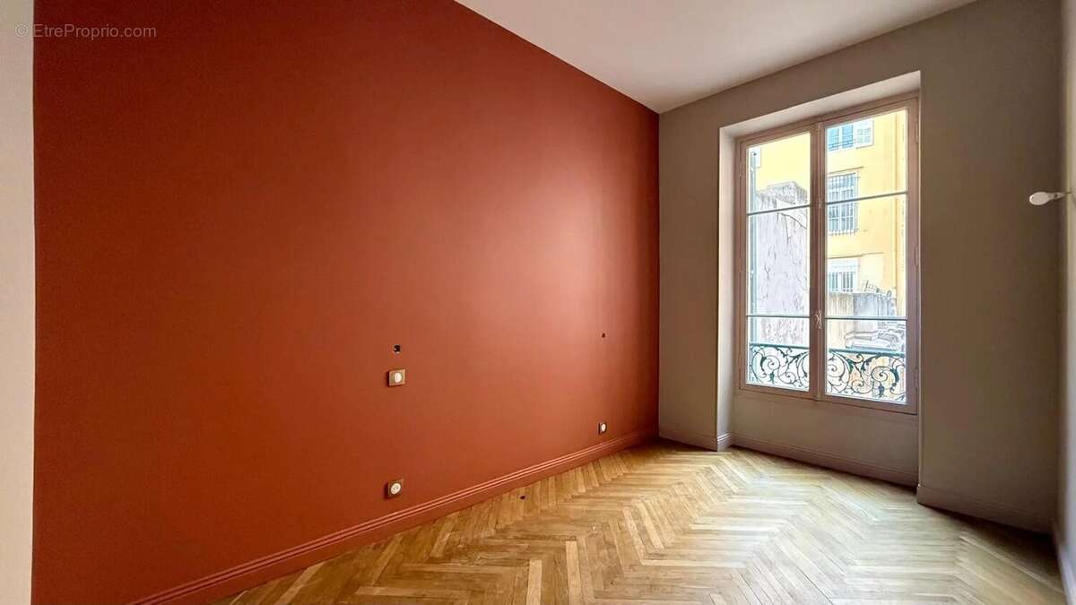 T3 Rénové dans immeuble Bourgeois - photo 7