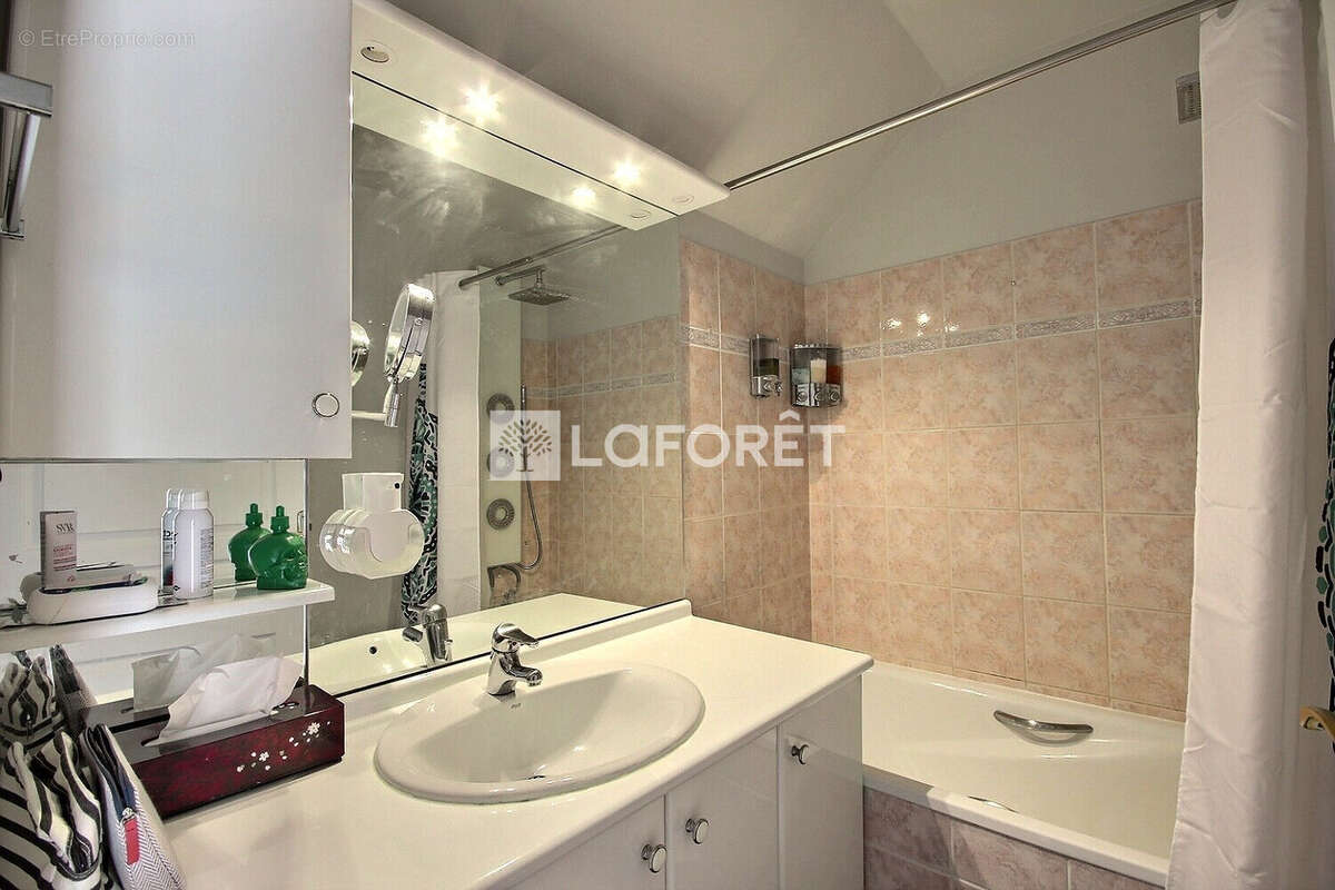 Appartement à LA GARENNE-COLOMBES