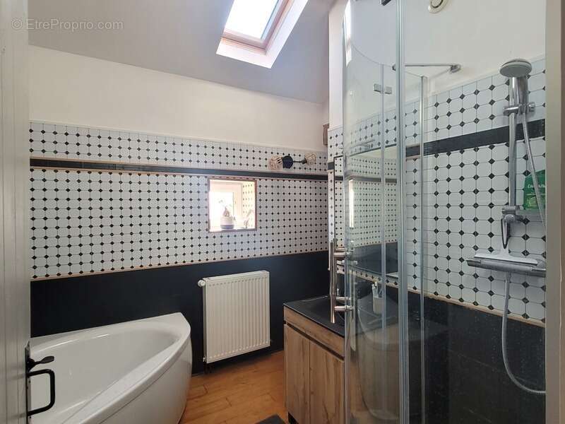 Maison à MAUZAC-ET-GRAND-CASTANG