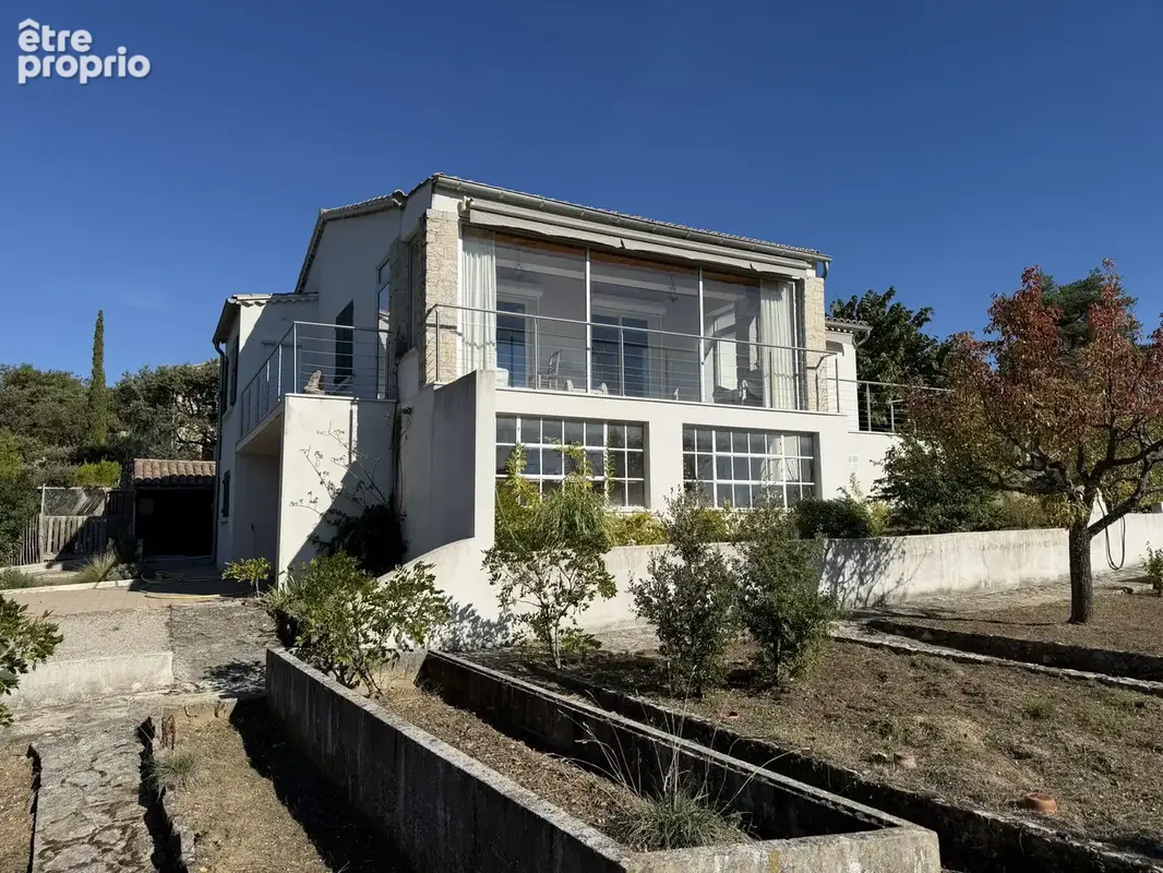 Maison avec vue dégagée et nombreuses dépendances - photo 1