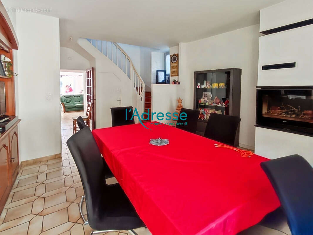 Maison à MONTREVAULT