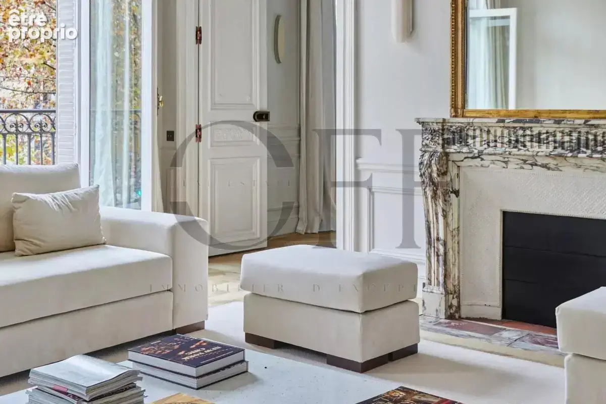 PARIS 8ᵉ – TRIANGLE D'OR – Appartement Haussmannien de réception – 220 m² – Parking - photo 3